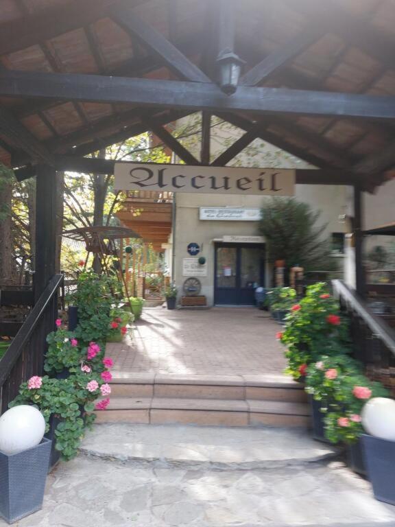 Hotel & Restaurant Le Chalvet Embrun Buitenkant foto