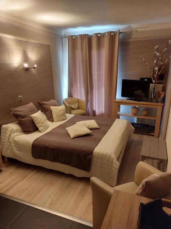 Hotel & Restaurant Le Chalvet Embrun Buitenkant foto