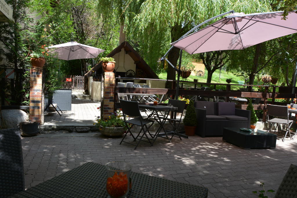 Hotel & Restaurant Le Chalvet Embrun Buitenkant foto